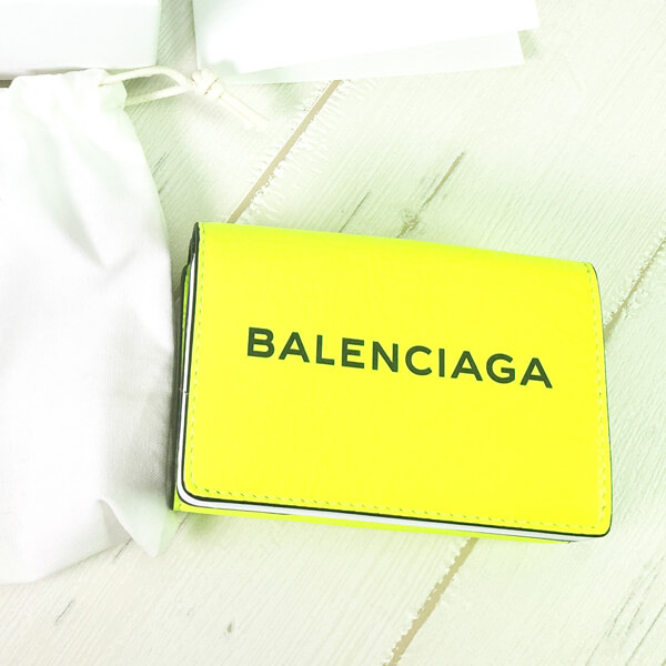 バレンシアガ コピー ネオンカラー大人気ロゴミニ財布 ネオンカラー 8091903