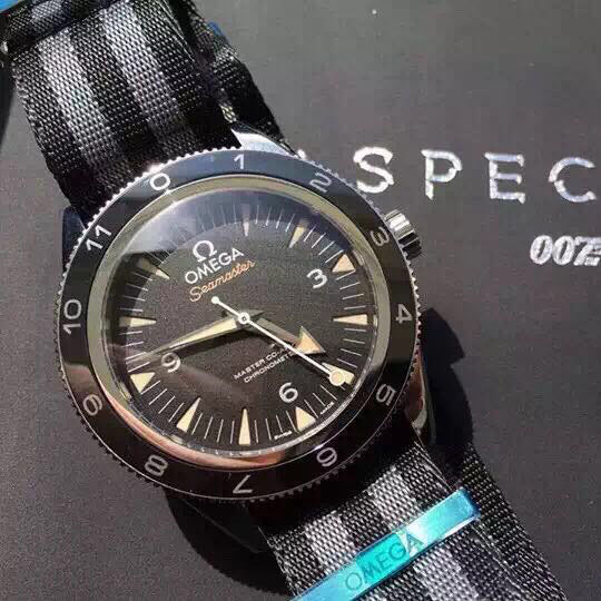 再入荷 大人気 オメガ コピー シーマスター３００スペクター 233.32.41.21.01.001