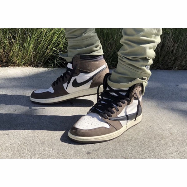 超激安!ジョーダン トラビス 偽物 ナイキ エアージョーダン 1 レトロ CD4487-100 茶色