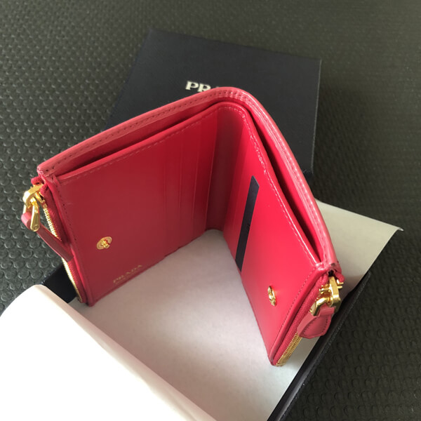 プラダ 偽物Vitello Move 1ML024 2つ折りコンパクト財布 国内発送