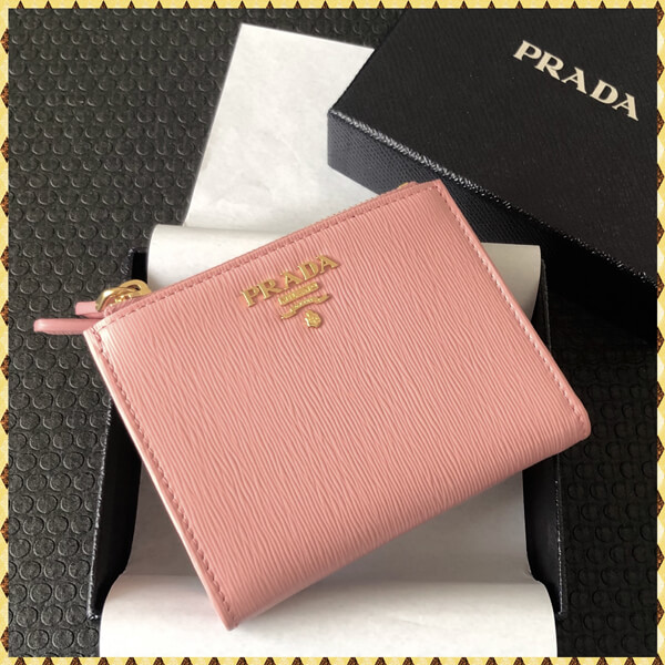 プラダ 偽物Vitello Move 1ML024 2つ折りコンパクト財布 国内発送