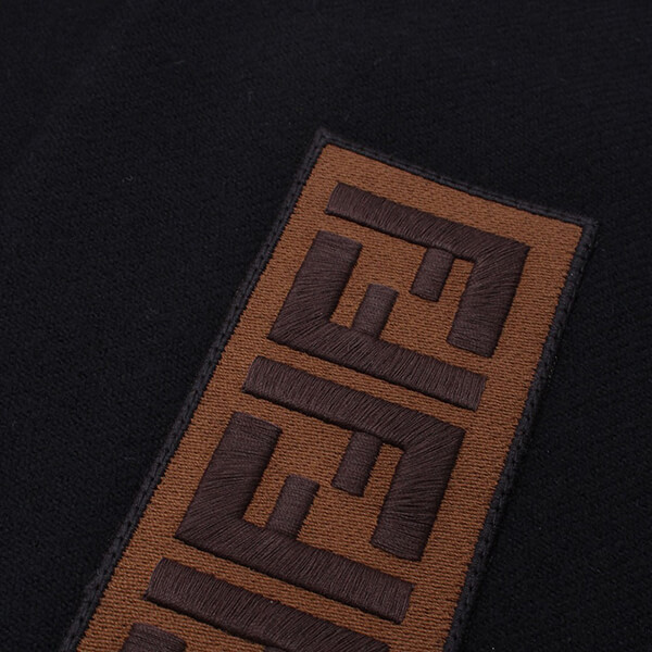 人気 フェンディ*マフラー FFロゴパッチ ウール ジップ付きポケットWJ02