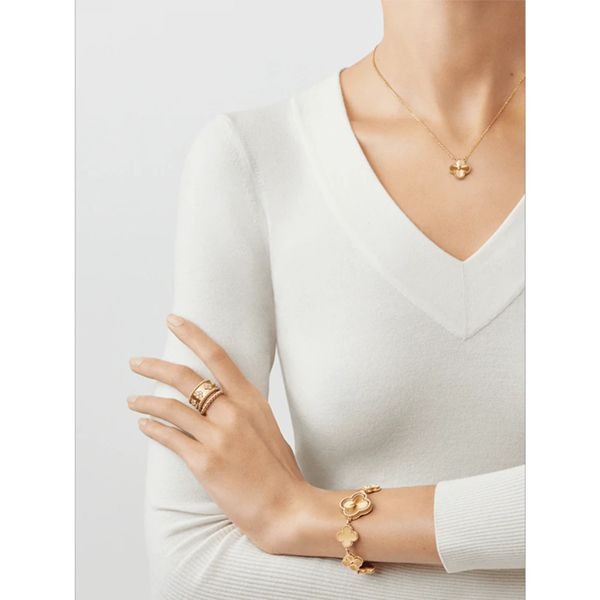 【国内発送】ヴァンクリーフ&アーペル アルハンブラ ペンダントコピー VCARP4KL00