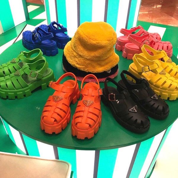 入手困難！【プラダ】厚底モノリスフォームラバーサンダル４色 22030210 【限定 女性】