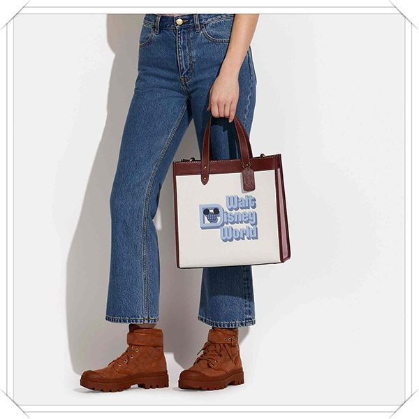 売り切れ頻発!コーチ ディズニー フィールド トート ウィズ ウォルト偽物 C8551