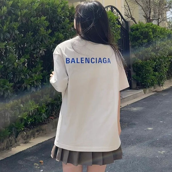 争奪戦♡バレンシアガ Tシャツ コピー★メンズ背中ロゴミディアムフィットTシャツ各色 21053111