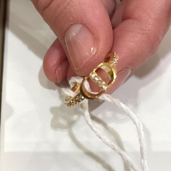 【ディオール】Petit CD ゴールドメタル&クリスタルリング 偽物 22051603