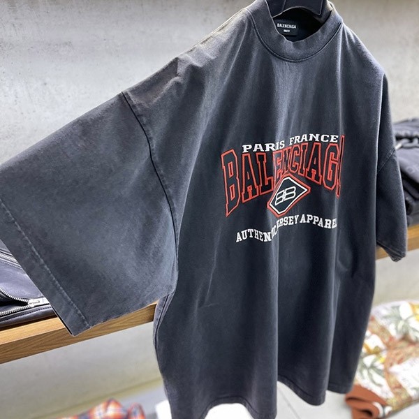 【セールで奇跡の入荷!】バレンシアガ ロゴTシャツ コピー♦おすすめ!