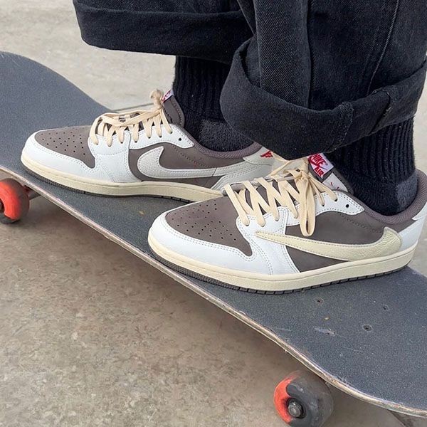 トラヴィス スーパーコピー ナイキ エアジョーダン1 大人気 茶色★ リバースモカ 偽物 DM7866-162