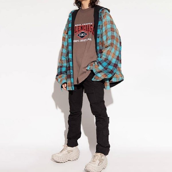 【セールで奇跡の入荷!】バレンシアガ ロゴTシャツ コピー♦おすすめ!