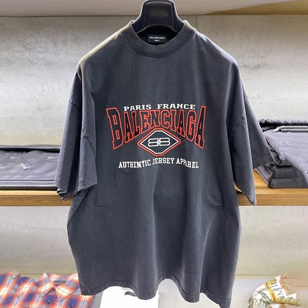 【セールで奇跡の入荷!】バレンシアガ ロゴTシャツ コピー♦おすすめ!