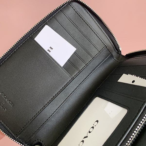 【関税・送料込】【コーチ x スヌーピー】●レア!●機能的でコンパクトなお財布