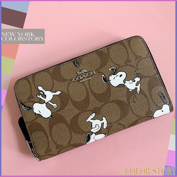 【関税・送料込】【コーチ x スヌーピー】●レア！●機能的でコンパクトなお財布