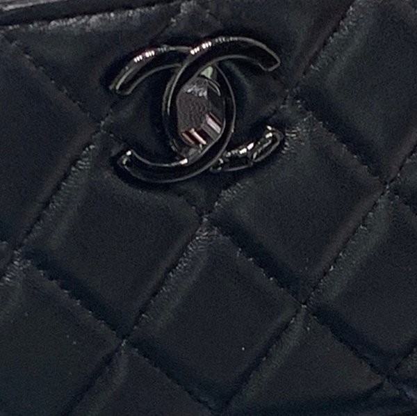 人気急上昇★レアカラー★【シャネル 偽物】ALLBLACKコンパクトチェーンウォレット AP1762 B08960 94305