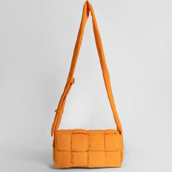 大人お洒落ボッテガヴェネタ コピー CASSET パデッド テック カセット