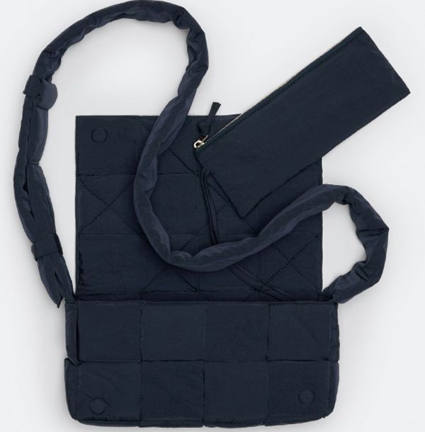 大人お洒落ボッテガヴェネタ コピー CASSET パデッド テック カセット