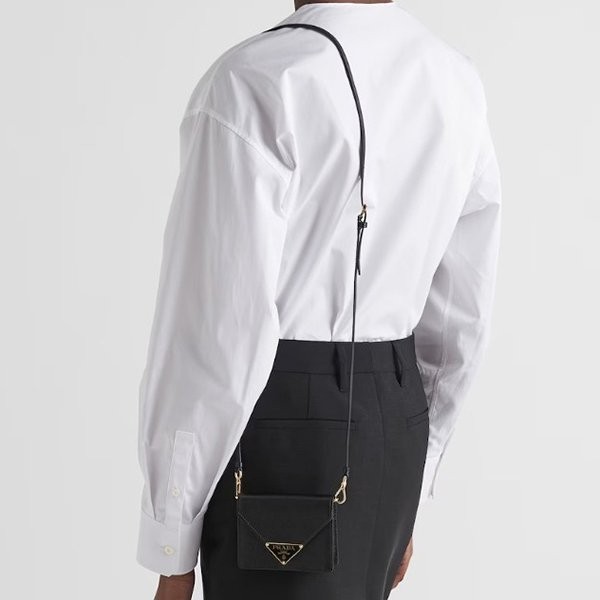 【VIPセールで入荷!】プラダ サフィアーノ コピーショルダーストラップ付カードケース