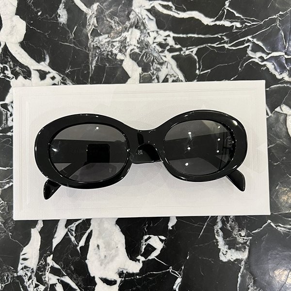 話題国内完売セリーヌトリオンフ01ロゴ入りサングラス 偽物4S194CPLB.38NO