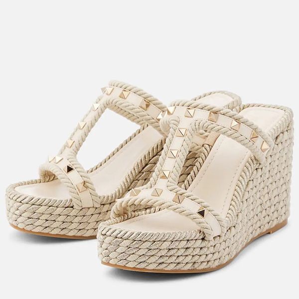 ◆ヴァレンティノ◆ロックスタッズ 偽物レザー ウェッジ サンダル vltn882