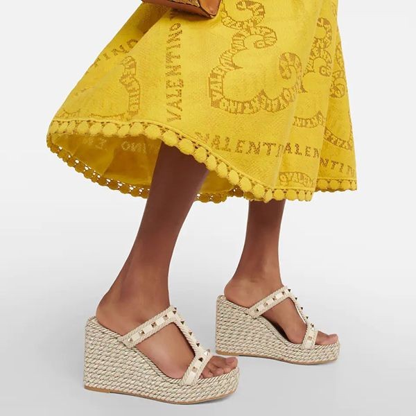 ◆ヴァレンティノ◆ロックスタッズ 偽物レザー ウェッジ サンダル vltn882