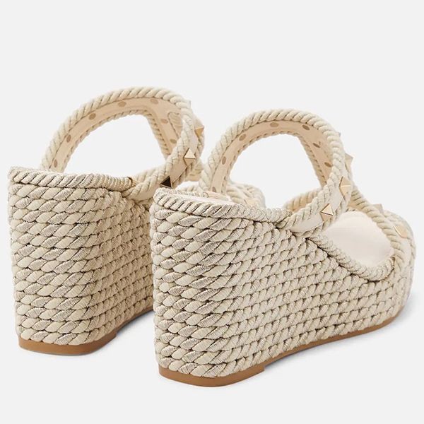 ◆ヴァレンティノ◆ロックスタッズ 偽物レザー ウェッジ サンダル vltn882