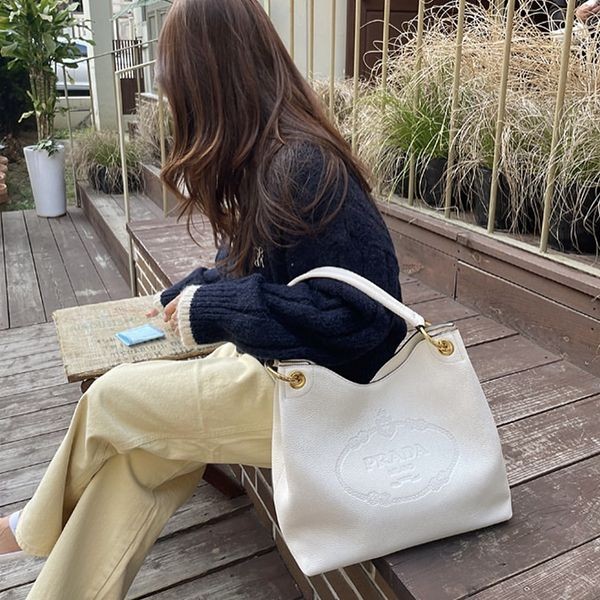 プラダ ロゴ刻印ワンショルダートートバック偽物☆1BC051