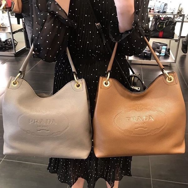 プラダ ロゴ刻印ワンショルダートートバック偽物☆1BC051
