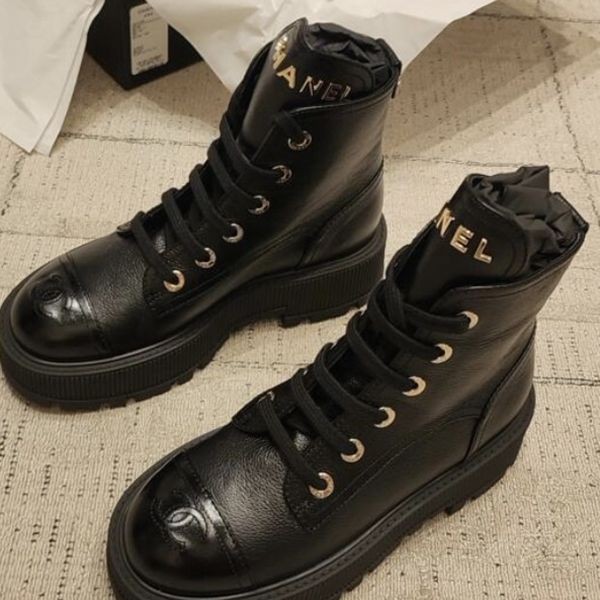 セール新作《厚底》シャネル ショート ブーツ 偽物 cc11118