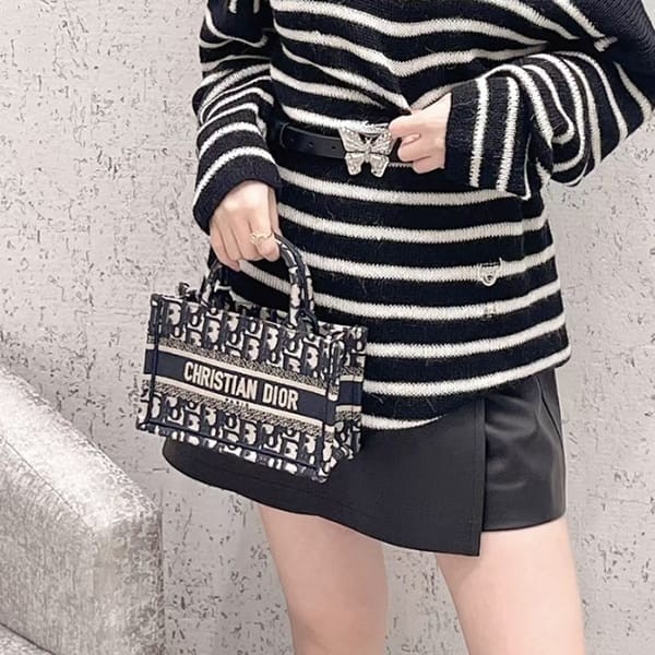 便利でディオール BOOK TOTE 偽物 ミニ ショルダーバッグ S5573CRIW_M928