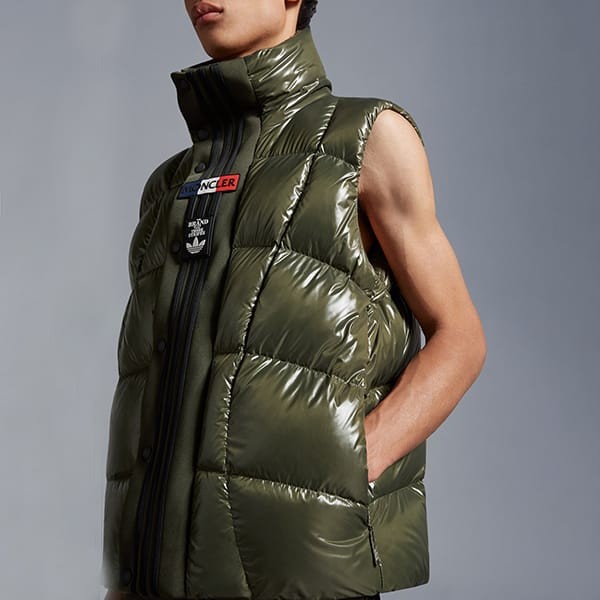 【セレブ多数愛用】モンクレール×アディダス 偽物 コラボ ボゾンロゴ入ダウンベスト Bozon 4色 I209S1A00011M2267335