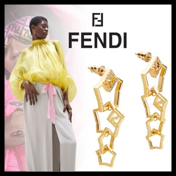 残り僅かフェンディ ゴールド カラー FF モチーフ メタル ピアス 偽物 8AK360A44GF089U