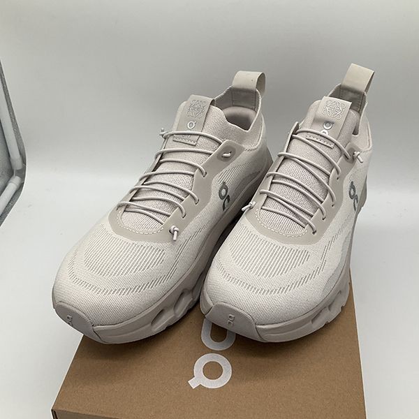 ユニークなデザインロエベ×Onコラボ 偽物クラウドティルト スニーカーL929282X15