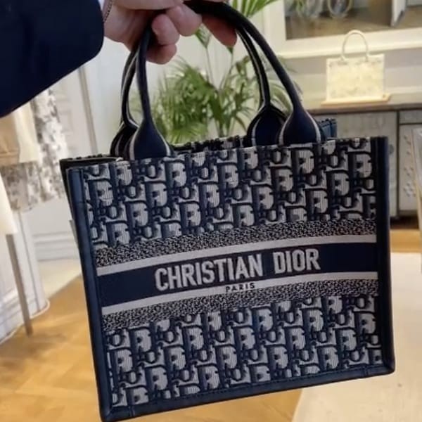 芸能人愛用ディオール ブックトート コピー スモール ストラップ付 da4421