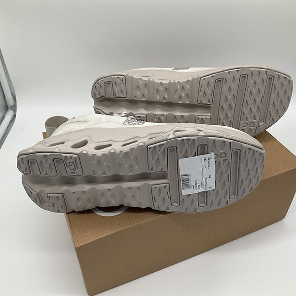 ユニークなデザインロエベ×Onコラボ 偽物クラウドティルト スニーカーL929282X15