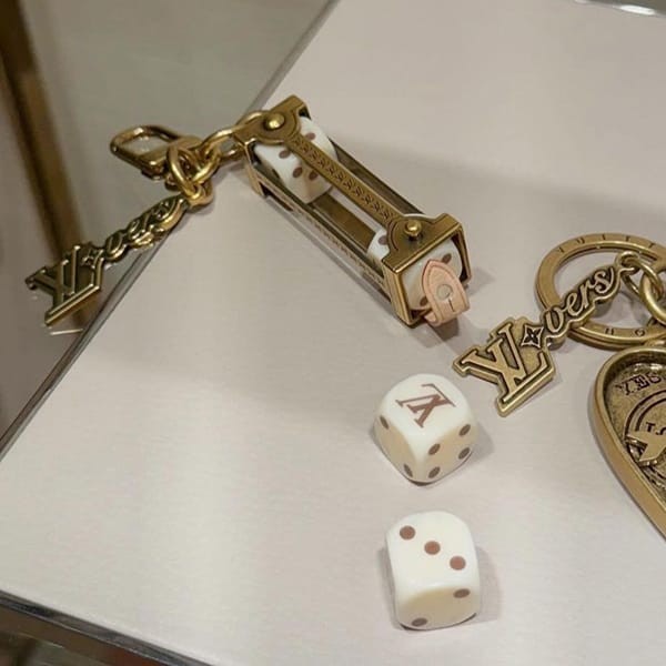 早い者勝ち♪ルイヴィトン LV サイコロ 偽物 バッグチャーム＆キーホルダー M01750