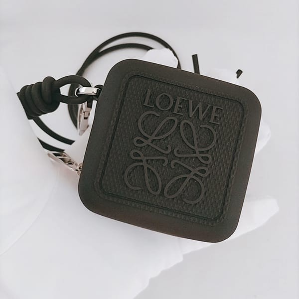 ロエベ モールド コインケース ダイヤモンドラバー 偽物 C987R27X01