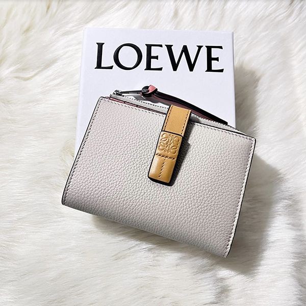 大人気！ロエベ  スリムジップ 二つ折り財布 コピーC660P30X04