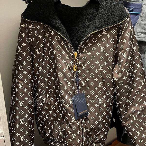 ナチュラル可愛い☆ルイヴィトン リバーシブル パーカー偽物【軽くて日常使いに最適♪】1AAMTB