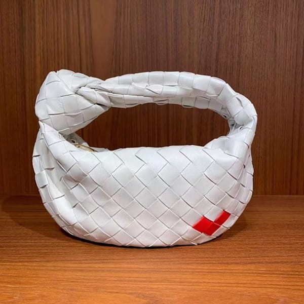 プレゼントに最適ボッテガ ヴェネタ コピー ミニジョディ ハート イントレチャートレザー 777607V3SP18583