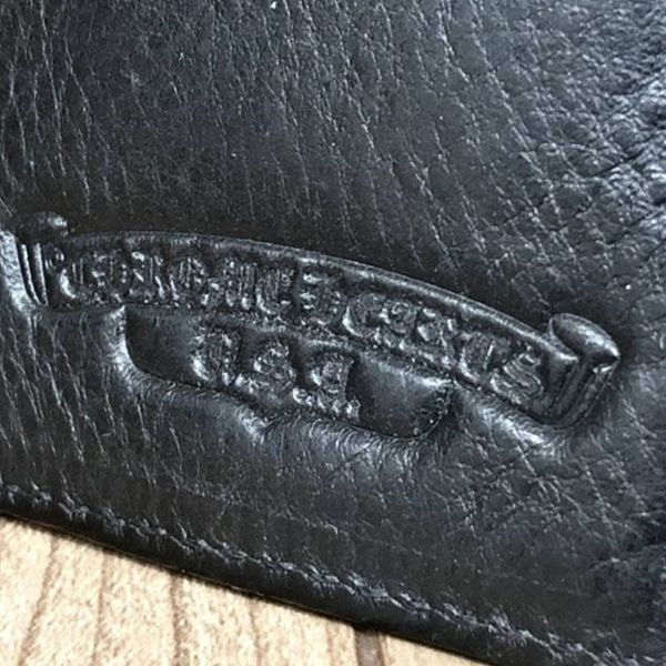 エレガント&キュートクロムハーツ レナード 偽物カムホート彫金 2nd ダガー 5 コノリーレザー 小銭入れ カードケース030842