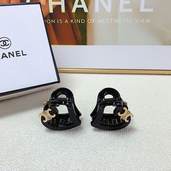 セリーヌ ヘアピン ガーリーで可愛いハートモチーフ w24043088