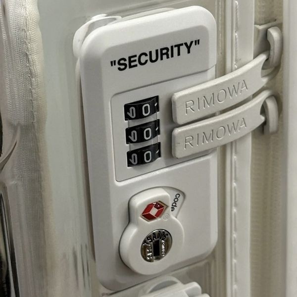 高級感溢れる☆リモワ オフホワイト 偽物Limited Edition Cabin フルセットrw04067