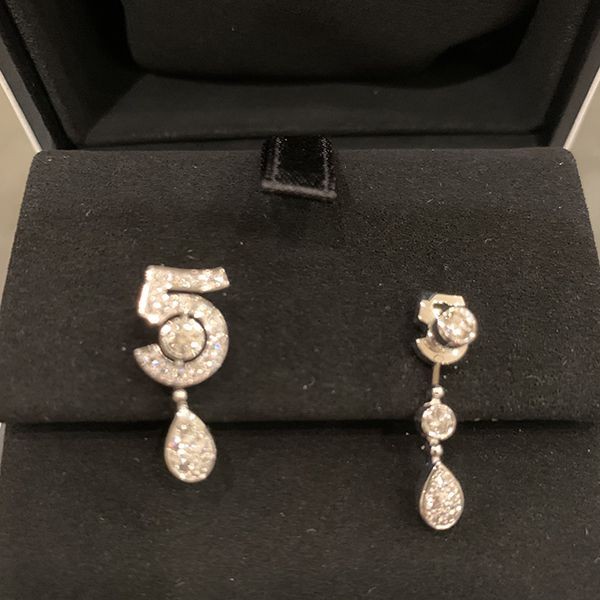 ユニークなデザインシャネル エターナル No.5 コピーダイヤモンド ピアス cc240702