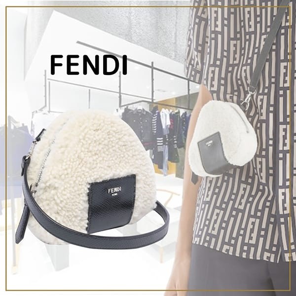 フェンディ 偽物 ホワイトシープスキンチャーム おにぎりバッグ 7as240apuof1mmu