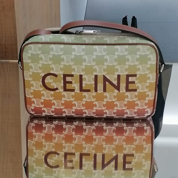 並行輸入品 偽物 セリーヌ triomphe キャンバス メッセンジャーバッグ 194502gek.14ml