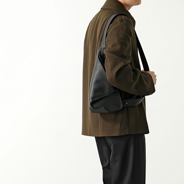 ロエベ アントン スリング ブラック b511a09x121100