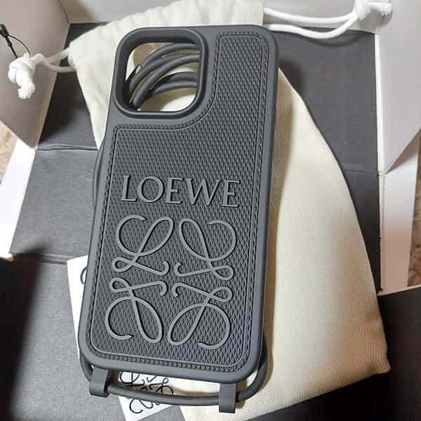 人気No1ロエベ ロゴ型押しラバー iphone15、16 pro max ケース c987r22x01