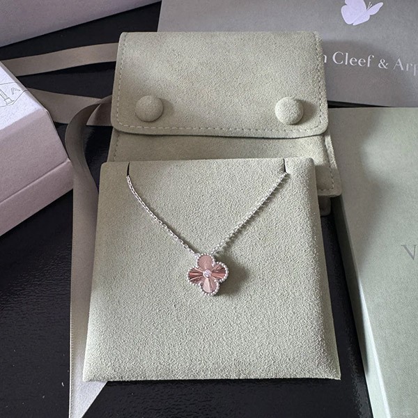 ヴァンクリーフ ホリデー 2024 限定アルハンブラ ペンダント w24101201