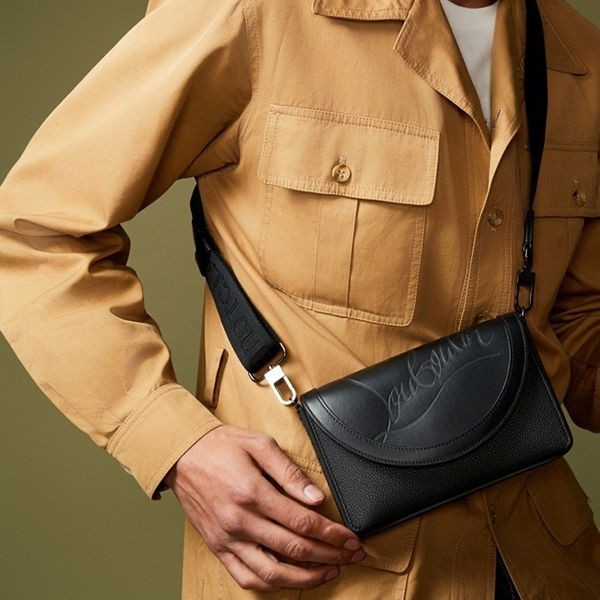 【手元に在庫有】【クリスチャン・ルブタン】ウォレットオンチェーンバッグ 偽物 1245218b260