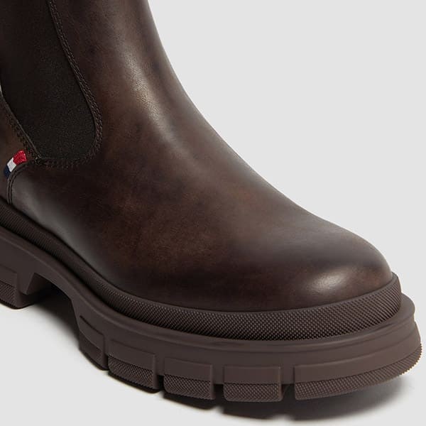 今注目アイテム!モンクレール hevea 偽物 チェルシーブーツ j209a4f00090m4516257